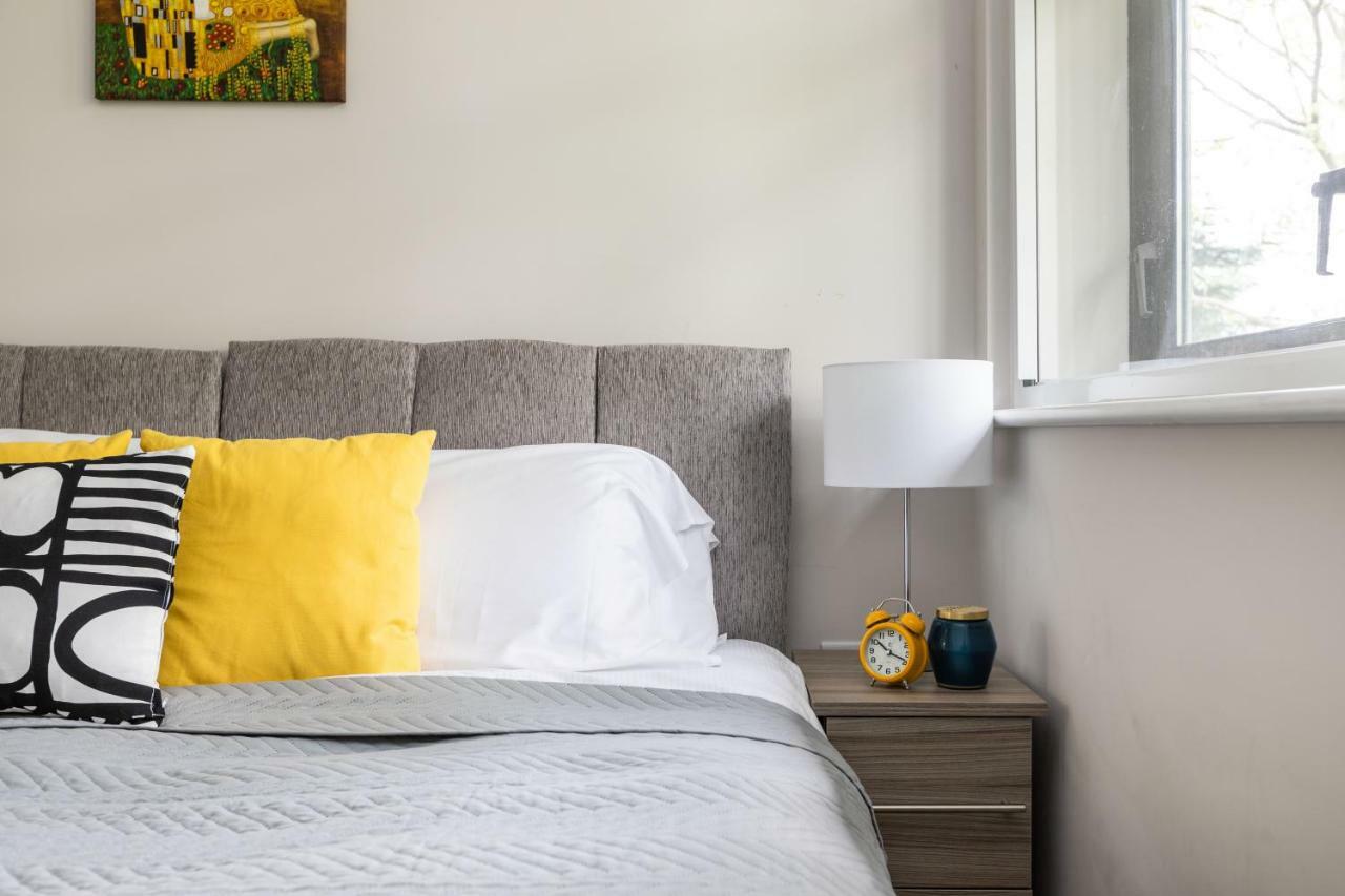 Homely - Watford Premier Apartments Luaran gambar