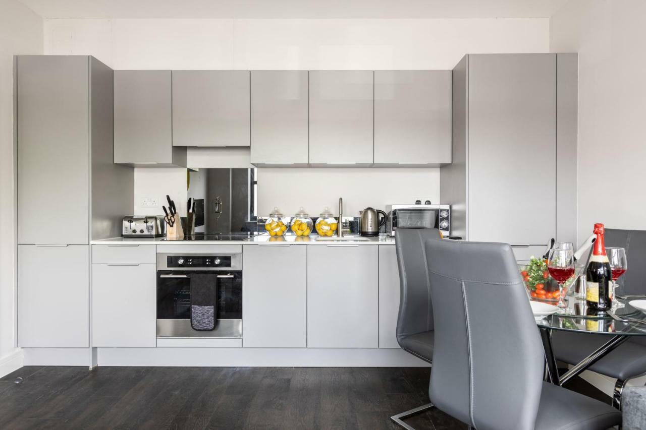 Homely - Watford Premier Apartments Luaran gambar